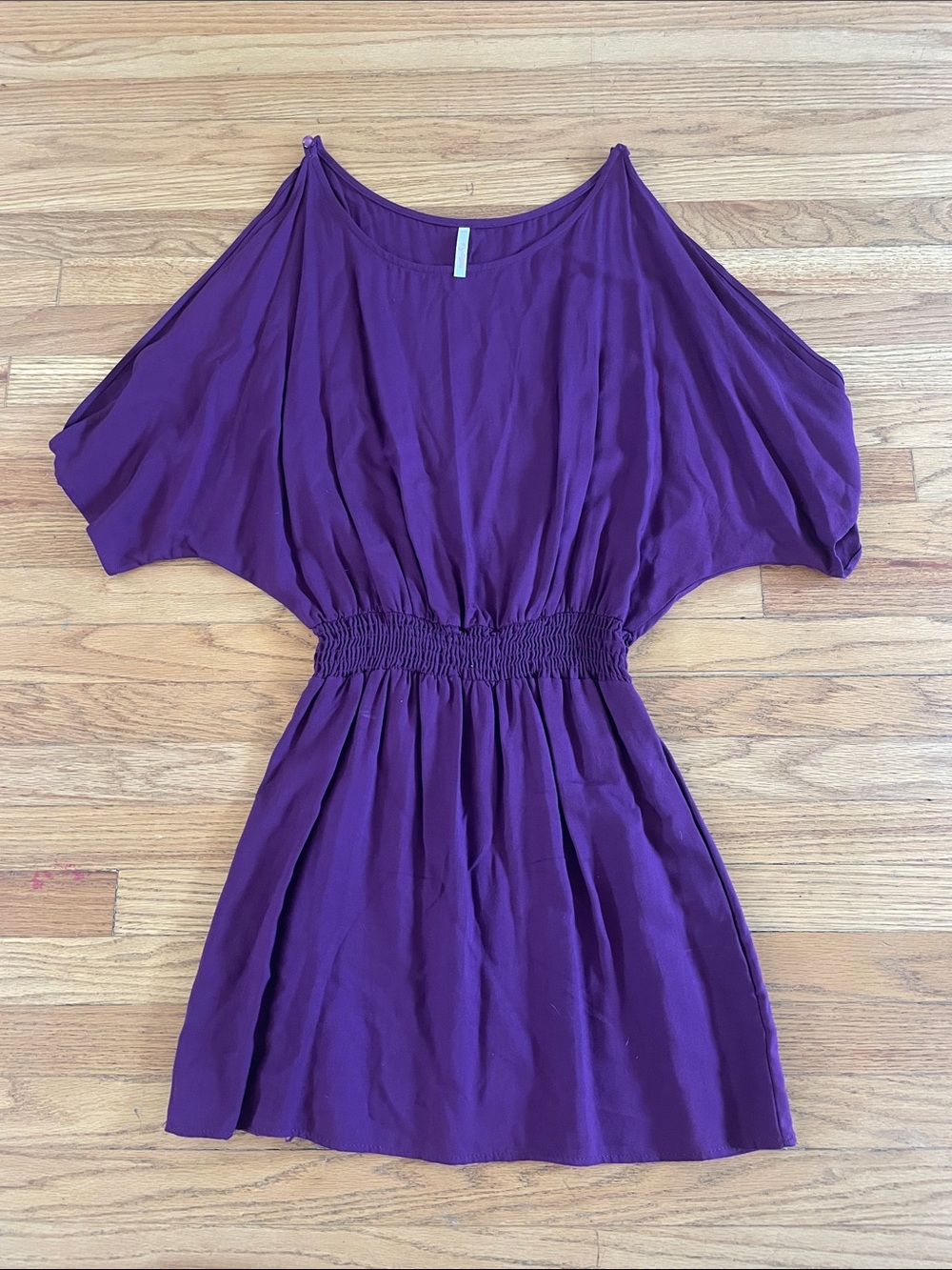 Open-sleeve dress